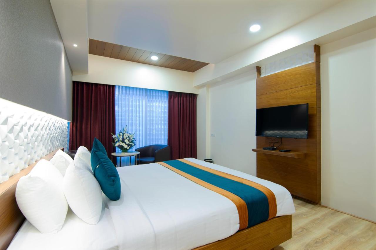 העיר בנגלור Zion - A Luxurious Hotel מראה חיצוני תמונה